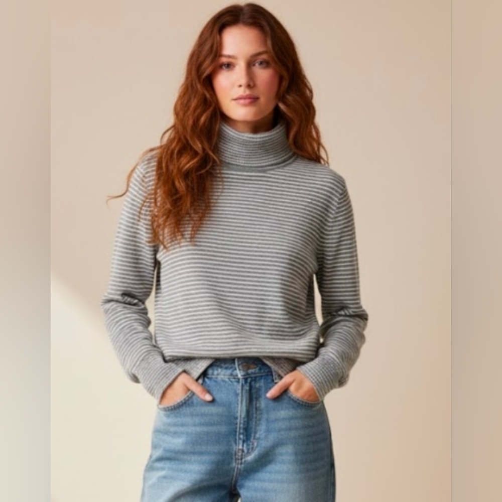 LL Bean women's stripe turtle neck cashmere sweater size M